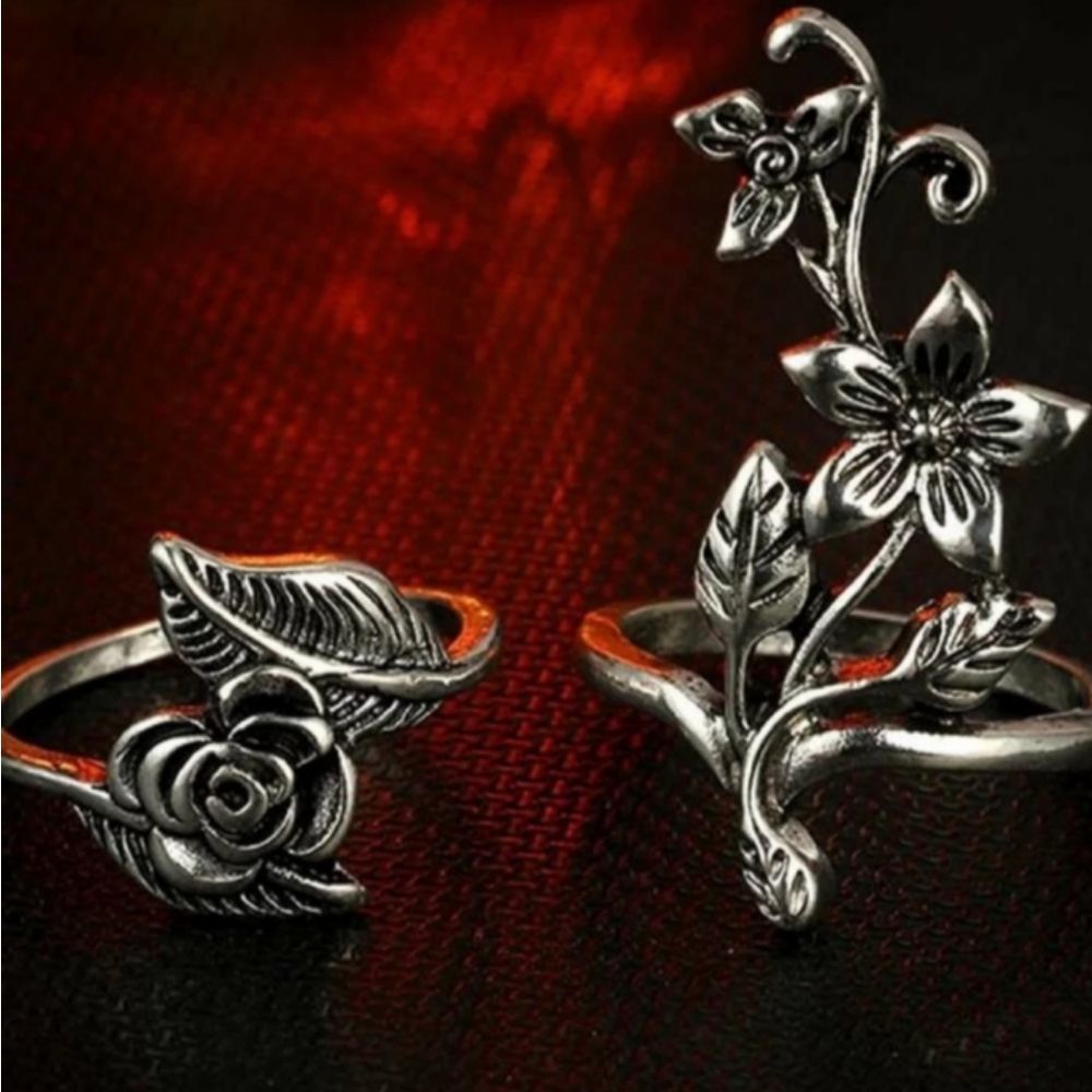 Set of 4 Silver Flower Rings! - Picture 2 of 6